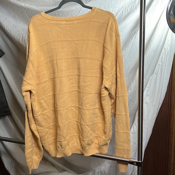 Adorable yellow sweater - Picture 2 of 4